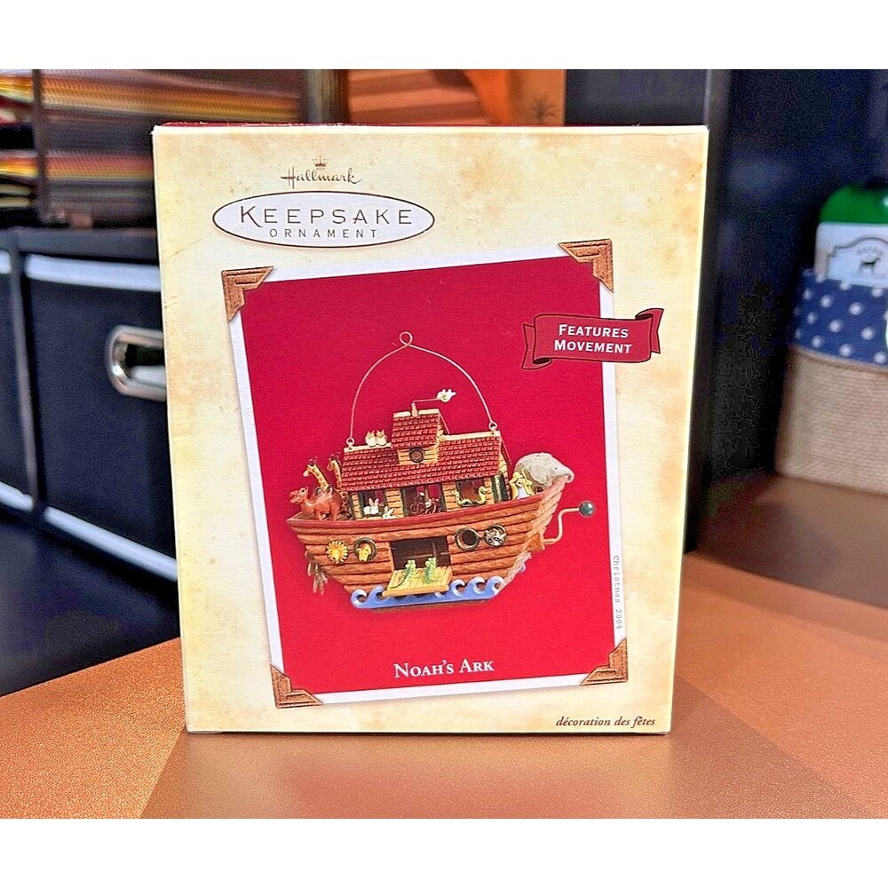 Hallmark Keepsake Ornament 2004 "Noah’s Ark" with Movement (1)